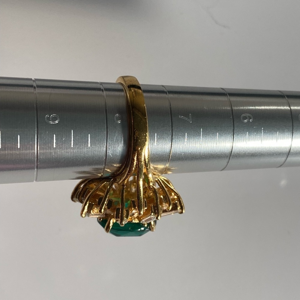GOLD tone emerald green and clear crystal ring - Picture 8 of 11